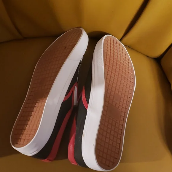 Hand painted slip on shoes - Picture 3 of 3